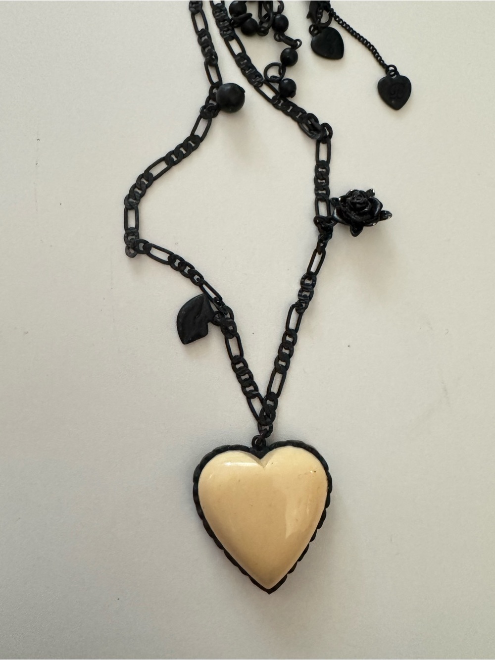 VINTAGE 2008 Betsey Johnson Heart Pendant Gothic Y2K Pre-Bankruptcy